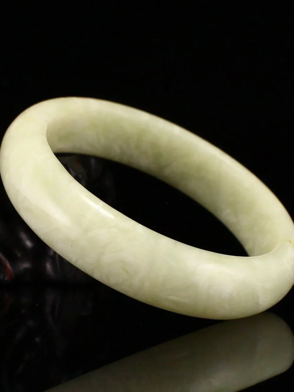 Natural Xiuyan Xiu Jade Bangle Bracelet 55.24g 57.5mm ID Light Green Stone Ring